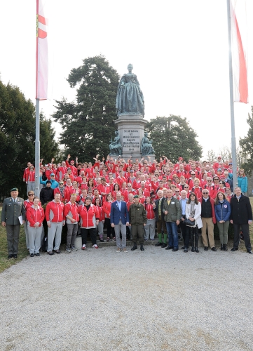 Gruppenfoto vor Maria Theresia